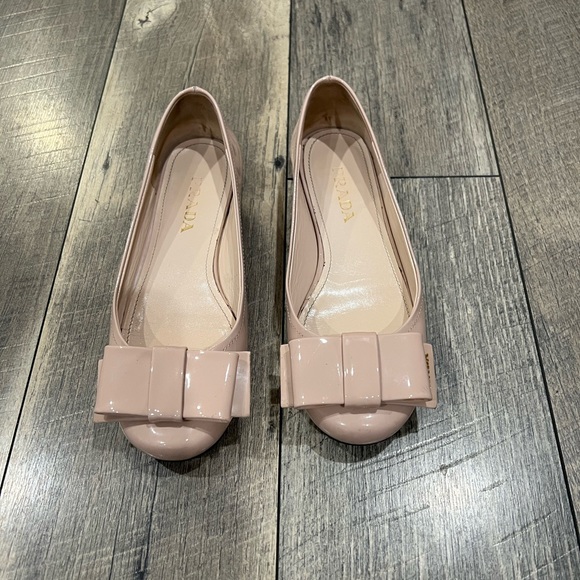 Prada nude patent leather bow ballet flats - Picture 1 of 8